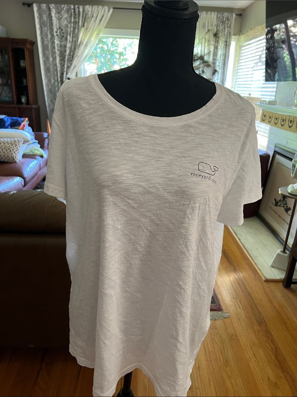 Vineyard Vines White Women's Short Sleeve tee with Whale Logo 100% cotton